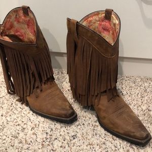 Ariat fridge boots. Size 10. Gently used